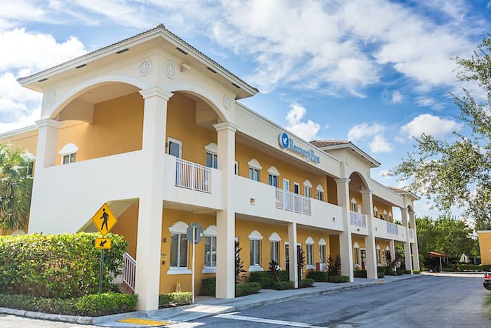 Exterior of Recovery First Florida rehab facility.